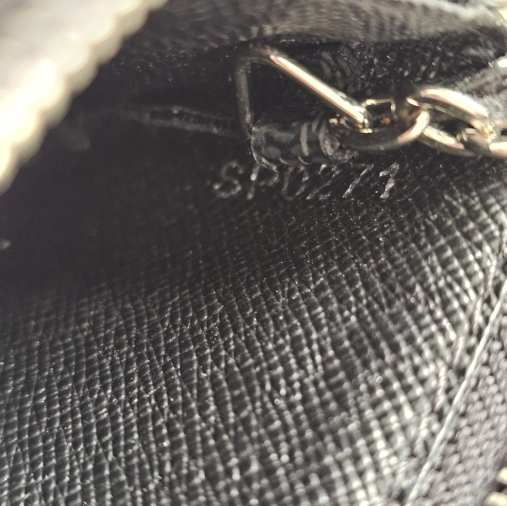 Louis Vuitton Key Pouch - Picture 4 of 7